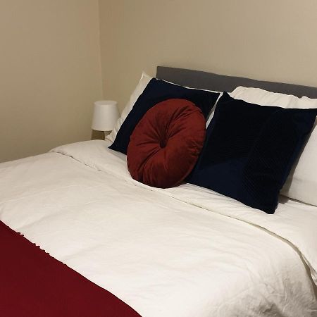 2 Bedroom Lovely Apartment In Woolwich Лондон Экстерьер фото