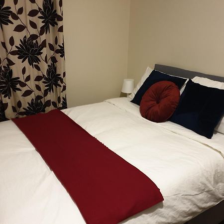 2 Bedroom Lovely Apartment In Woolwich Лондон Экстерьер фото