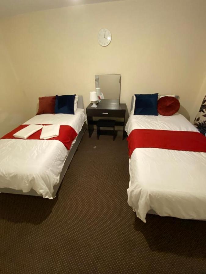 2 Bedroom Lovely Apartment In Woolwich Лондон Экстерьер фото